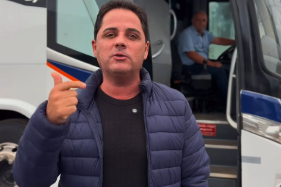 Barbosa recebe novo &ocirc;nibus para transporte da popula&ccedil;&atilde;o