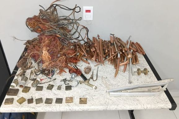 PM prende dois irm&atilde;os por tr&aacute;fico de drogas no Jardim Ferraz, em Bauru 