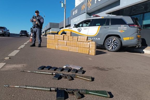 PM apreende 158 kg de pasta base de coca&iacute;na e dois fuzis em rodovia de S&atilde;o Paulo