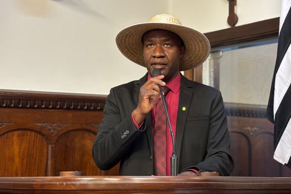 Julio Cesar anuncia pavimenta&ccedil;&atilde;o de ruas do Jardim Ivone at&eacute; o primeiro semestre de 2027
