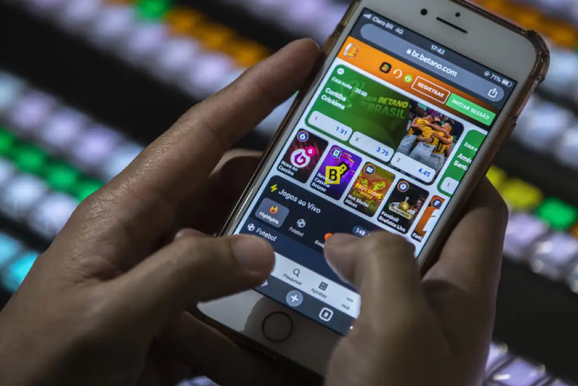 Influenciadores enganam ao promover jogos de cassino ao vivo
