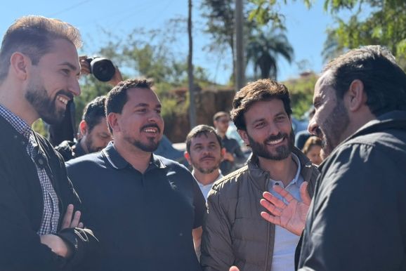 Marcelo Aro recebe apoio durante visita a Brumadinho