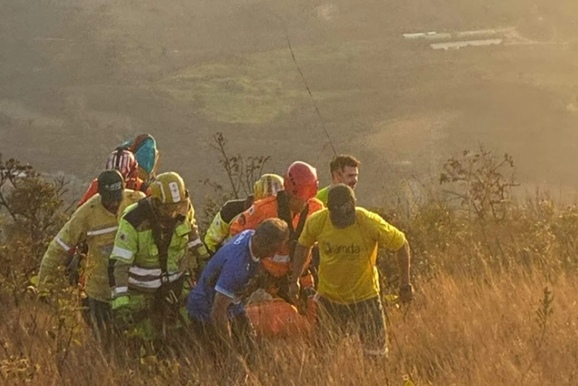Acidente durante voo de parapente mobiliza Bombeiros no Topo do Mundo