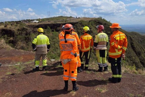 Homem desaparecido &eacute; localizado morto ap&oacute;s carro cair em precip&iacute;cio na Serra do Rola-Mo&ccedil;a
