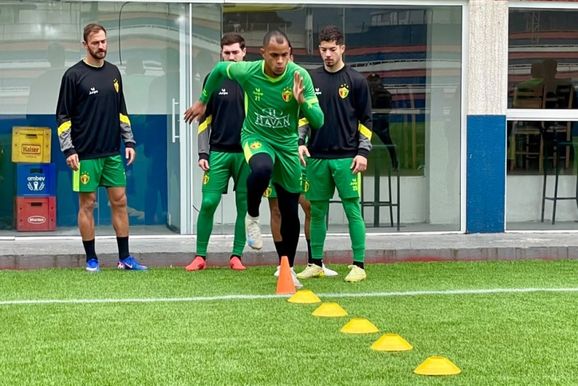 Brusque realiza treino com foco ofensivo antes de enfrentar o Itabaiana
