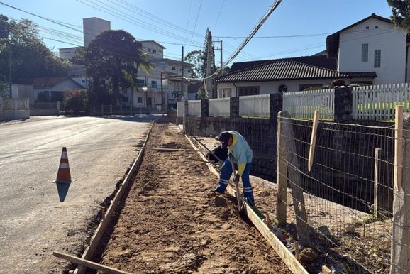 Obras de manuten&ccedil;&atilde;o avan&ccedil;am em diferentes regi&otilde;es de Brusque