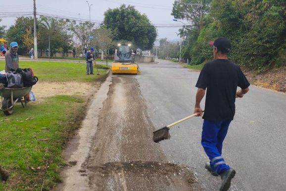 Prefeitura realiza obras de pavimenta&ccedil;&atilde;o e drenagem em diversos bairros de Brusque