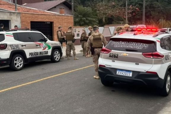Ap&oacute;s esfaquear a m&atilde;e, adolescente liga para o 190 e &eacute; apreendido em Jaragu&aacute; do Sul