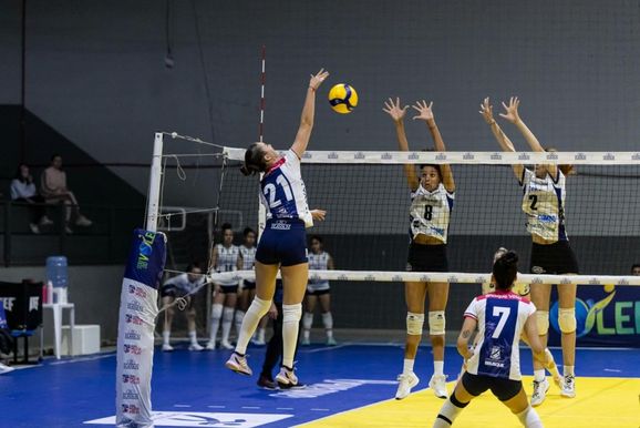 Brusque V&ocirc;lei vence Copobras por 3 sets a 0 e mira lideran&ccedil;a contra Chapec&oacute;