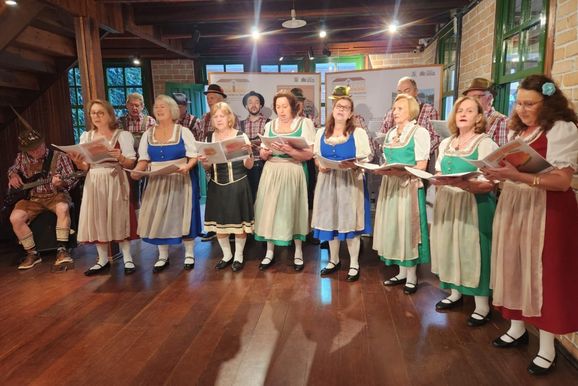 Evento celebra os 166 anos de Brusque com homenagens &agrave;s etnias que formaram o munic&iacute;pio