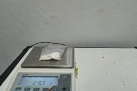 Homem &eacute; preso com coca&iacute;na e R$ 690 ap&oacute;s abordagem no Santa Rita