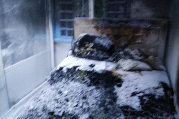 Mulher sofre queimaduras nas m&atilde;os ao combater inc&ecirc;ndio na pr&oacute;pria casa em Gaspar