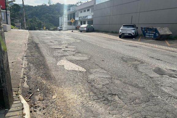 Rua Daniel Imhof ser&aacute; a primeira a receber Etapa 2 do Asfalta&ccedil;o em Brusque
