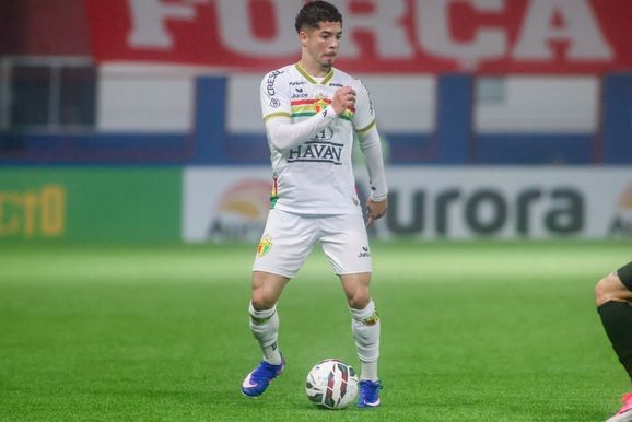 Adrianinho vira l&iacute;der de assist&ecirc;ncias da S&eacute;rie C e chega a 11 participa&ccedil;&otilde;es em gols
