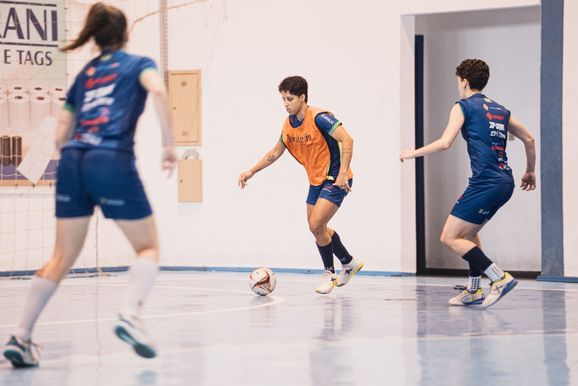 Barateiro come&ccedil;a disputa por vaga na semifinal da Liga Feminina de futsal neste domingo