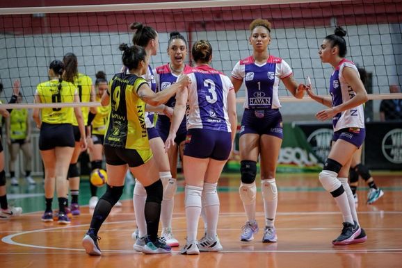 Brusque V&ocirc;lei vira sobre o Copobras e amplia vantagem na lideran&ccedil;a do Catarinense