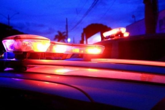 Homem &eacute; esfaqueado pela companheira e mulher acaba presa em Blumenau