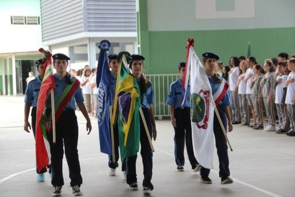 Justi&ccedil;a determina sa&iacute;da de 39 assessores e programa c&iacute;vico-militar &eacute; suspenso em Brusque