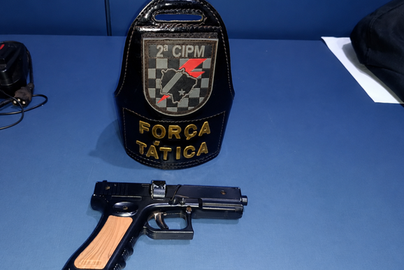 Suspeito &eacute; detido com simulacro ap&oacute;s den&uacute;ncias de dire&ccedil;&atilde;o perigosa em Caarap&oacute;