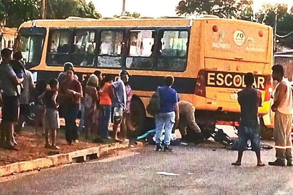 Homem morre ap&oacute;s acidente entre bicicleta el&eacute;trica e &ocirc;nibus escolar em MS