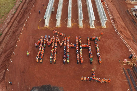 Oper&aacute;rios comemoram 1 milh&atilde;o de horas trabalhadas em obra de gigante da celulose em MS