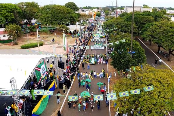 Caarap&oacute; celebra o 7 de Setembro com desfile marcado por civismo e patriotismo