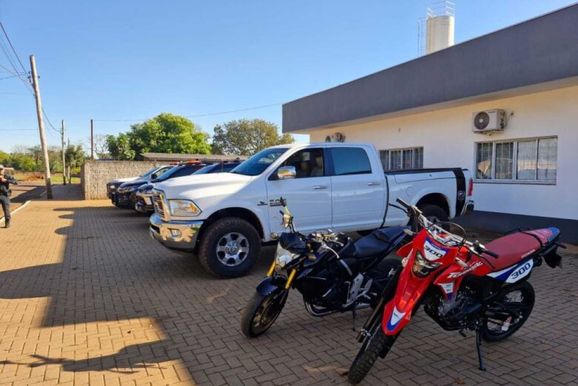 Carro de luxo, armas e motos s&atilde;o apreendidos em opera&ccedil;&atilde;o; casal vai preso em MS