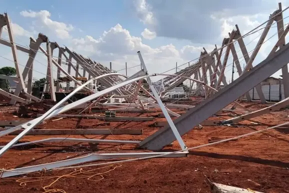 Estrutura de mercado em constru&ccedil;&atilde;o em MS desaba, mata dois oper&aacute;rios e deixa 4 feridos