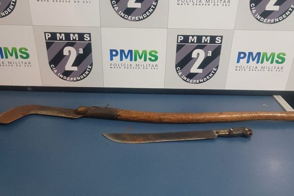 Homem &eacute; preso ap&oacute;s ferir mulher com foice e fac&atilde;o em aldeia de Caarap&oacute;