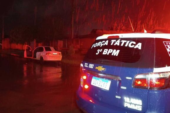 Homem morre em confronto com a pol&iacute;cia ap&oacute;s furto de ve&iacute;culo em Dourados