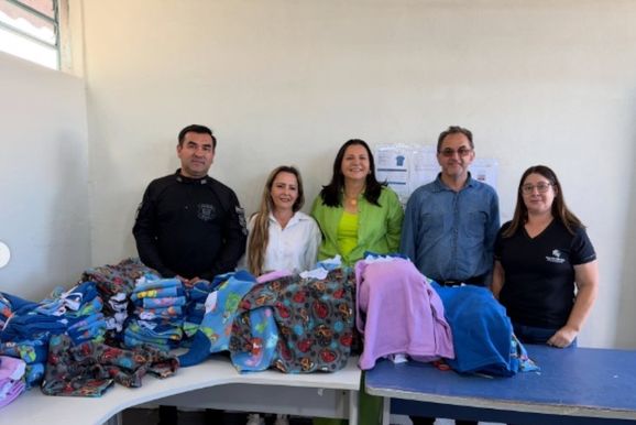 Internos do pres&iacute;dio de Caarap&oacute; confeccionam casacos para crian&ccedil;as carentes