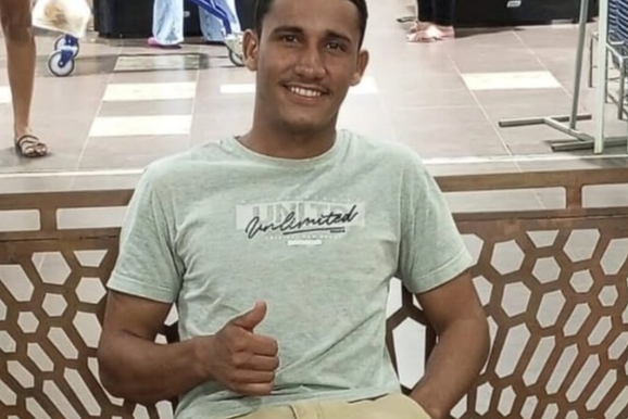 Jovem de 21 anos &eacute; executado a tiros no meio da rua em MS e suspeito &eacute; preso
