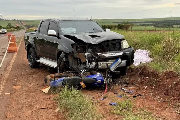 Motociclista que seguia para o trabalho morre em acidente com camionete MS-141
