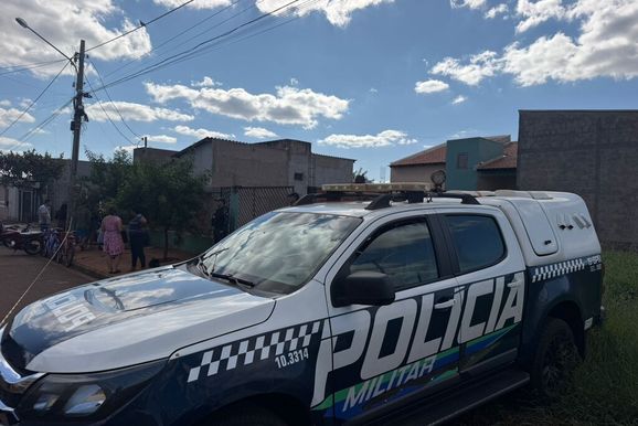 Mulher de 44 anos &eacute; morta a tiros dentro de casa em Maracaju
