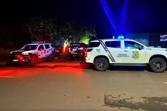 Mulher &eacute; executada a tiros e homem fica ferido durante ataque em resid&ecirc;ncia