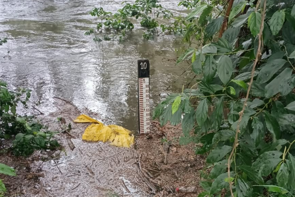 Rio Tiet&ecirc; sobe e aumenta risco de alagamentos no Bananal, em Cabre&uacute;va