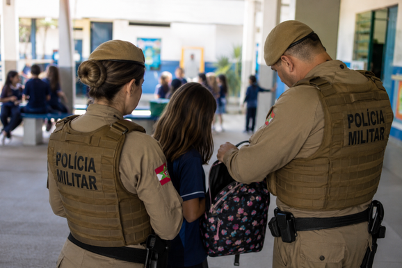 Adolescente &eacute; flagrada com cigarro eletr&ocirc;nico em escola no Salto da &Aacute;gua Verde