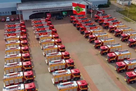 Bombeiros de SC recebem 56 caminh&otilde;es na maior renova&ccedil;&atilde;o da frota