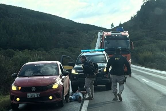 Carro &eacute; interceptado pela PRF com maconha que seria levada a Ca&ccedil;ador