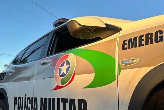 Carro intercepta moto e causa acidente no Campo da &Aacute;gua Verde