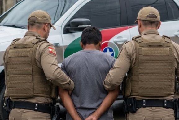 Homem &eacute; preso por descumprir medida protetiva de urg&ecirc;ncia, em Papanduva