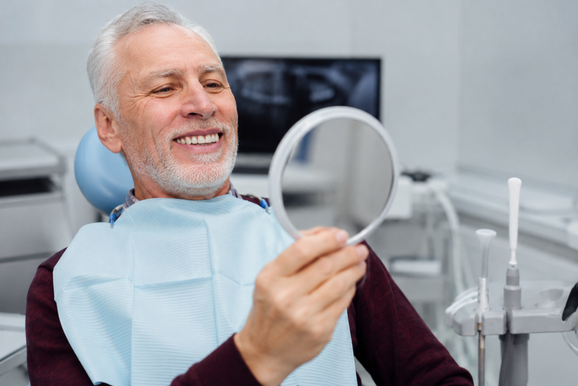 Nova tecnologia devolve o sorriso e a confian&ccedil;a de quem perdeu os dentes