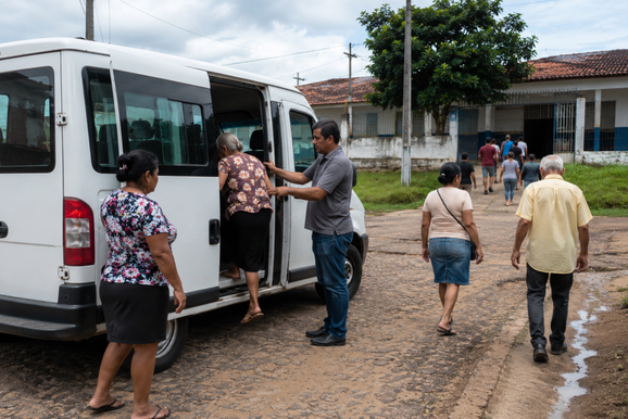  Candidato pode levar eleitor para votar? Transporte tem regras e pode virar crime