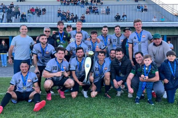 Bonetes conquista t&iacute;tulo do Futebol Su&iacute;&ccedil;o Interiorano de Canoinhas