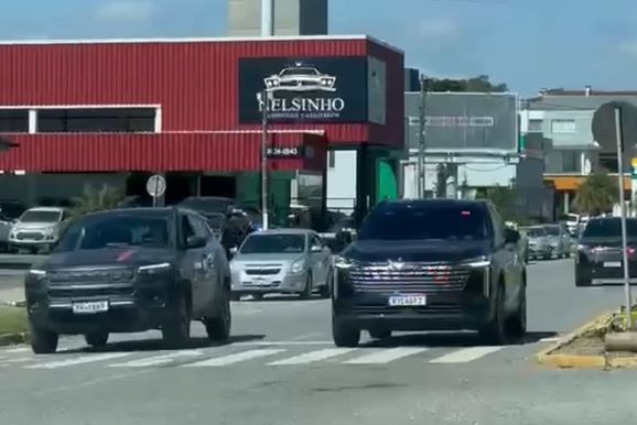 Acabou o mist&eacute;rio dos carros pretos que chamaram aten&ccedil;&atilde;o em Canoinhas