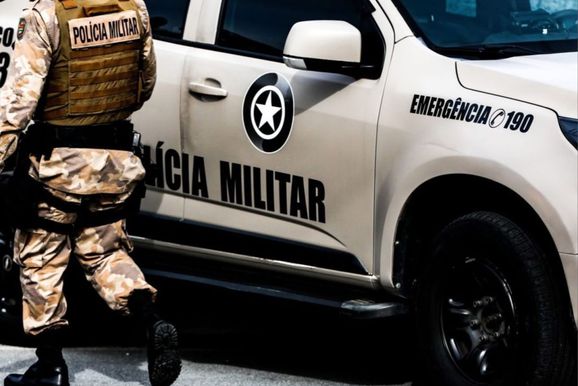 Confus&atilde;o com cerca de 30 pessoas e uso de fac&otilde;es mobiliza a PM