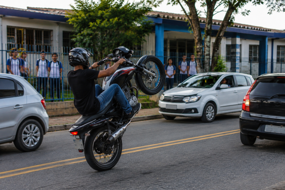 &ldquo;Grau&rdquo; perto de centros de ensino termina com motociclista preso, em Canoinhas