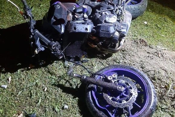 Motociclista fica gravemente ferido ap&oacute;s bater contra muro em Tr&ecirc;s Barras