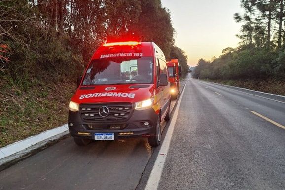 Queda de moto na BR-280 deixa duas pessoas feridas em Tr&ecirc;s Barras
