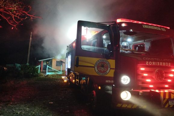 Resid&ecirc;ncia fica destru&iacute;da ap&oacute;s inc&ecirc;ndio no interior de Major Vieira